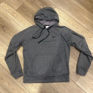 Nike Therma-Fit Hoodie in Gray